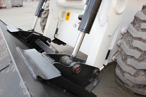 Мини-погрузчик Lonking CDM307 (Лонкинг сдм 307)