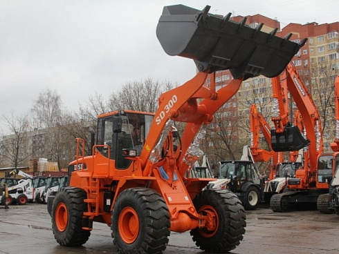 Фронтальные погрузчики Doosan DISD SD300